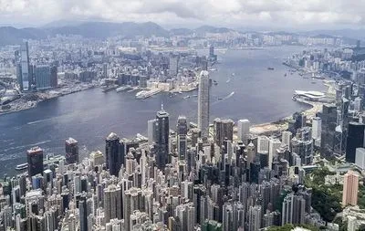 Гонконг готується до тайфуну “Саола”: закриваються підприємства та школи, скасовано сотні рейсів