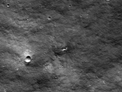 NASA опублікувало знімок кратера на Місяці після падіння російського космічного апарату "Луна-25"