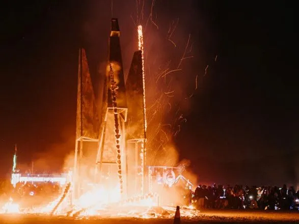 На Burning Man презентували українську інсталяцію "птаха-фенікса"