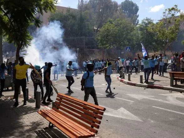 Під час зіткнень у Тель-Авіві більше 100 людей отримали поранення