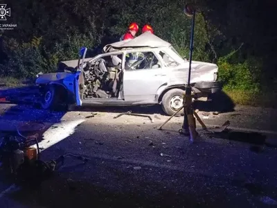 У Хмельницькій області зіткнулися 3 автомобілі: двоє людей загинуло