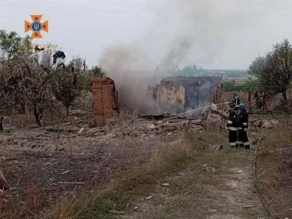 В Запорожской области спасатели ликвидировали последствия вражеских обстрелов