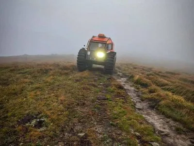 Шукали декілька годин в умовах сильного туману та дощу: у горах на Закарпатті заблукав турист