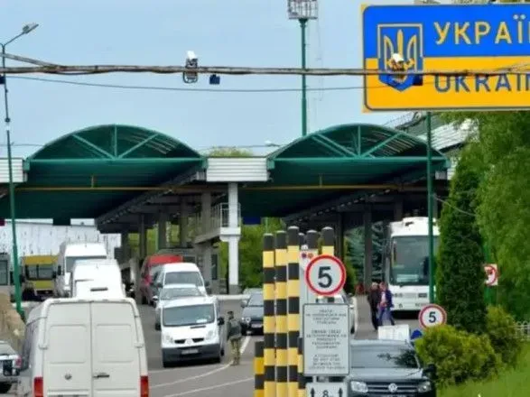 Лето закончилось: на границе Украины упал пассажиропоток