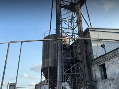 Выкачивали по 10 тонн спирта каждый день: в Житомирской области работники завода проложили собственную трубу
