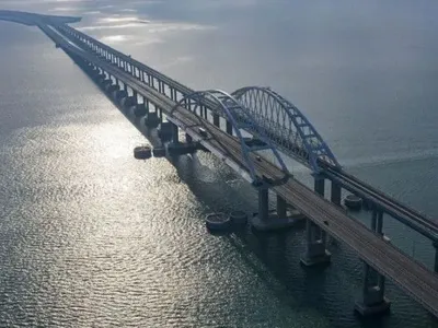 ЗМІ заявили про заміну росією прольоту на Кримському мосту замість пошкодженого: з'явилися знімки