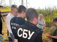 Устанавливал "GPS-маячок" для наведения российских ракет на объект Укрзализныци: в Хмельницкой области задержали российского агента