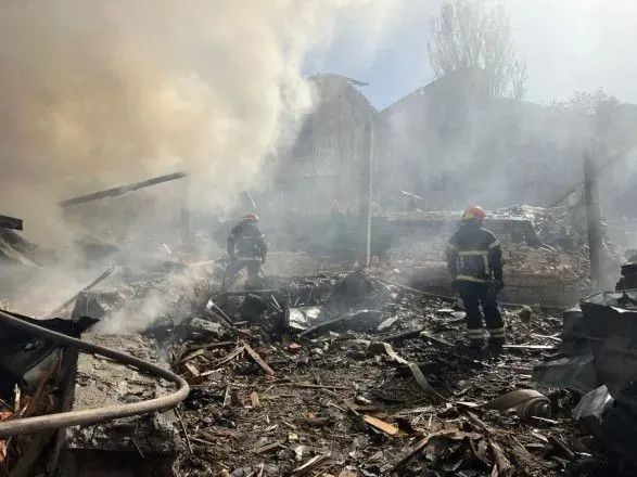 Перші хвилини після ранкового обстрілу Кривого Рогу: у поліції показали відео