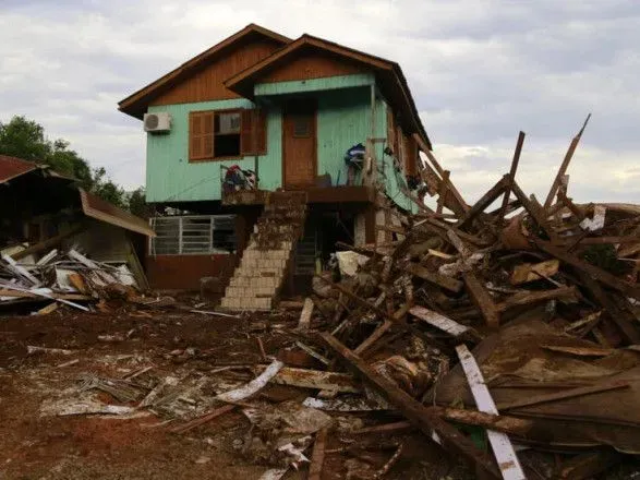 Через циклон у Бразилії кількість загиблих зросла до 41 людини та більше ніж 200 було травмовано