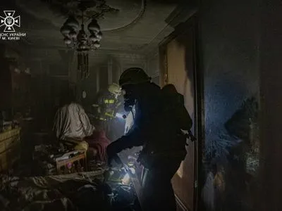У Києві внаслідок пожежі в квартирі загинула жінка