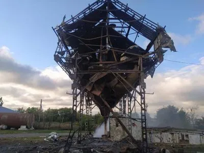 Окупанти завдали удару керованою авіабомбою по селу на Харківщині: пошкоджено будівлі агропідприємства