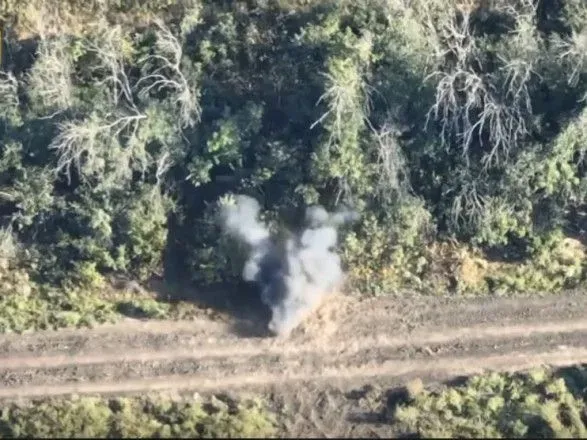 Под Соледаром украинские воины уничтожили новую порцию техники оккупантов с помощью FPV-дронов
