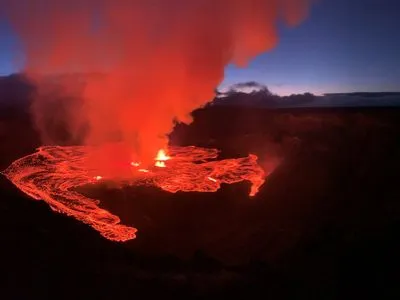 Виверження вулкана на Гаваях: фонтани лави здійнялися на 152 метри