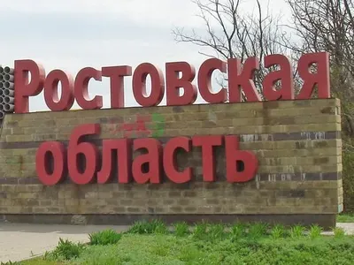 В россии ученик с ножом в руках пытался попасть в школу: он ранил 4 человек