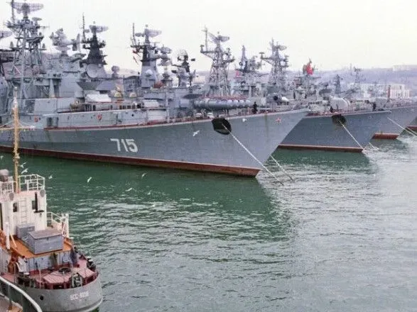 В Севастополе в результате ночной атаки повреждены два корабля - минобороны рф