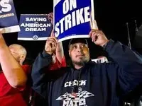 У США страйкують працівники трьох провідних автовиробників