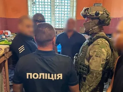 В Сумской области "авторитет" организовал наркотрафик в следственном изоляторе