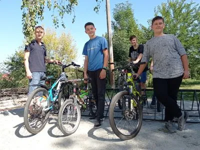 "Время действовать, Украина!": школы в Мироновке оборудовали велопарковками
