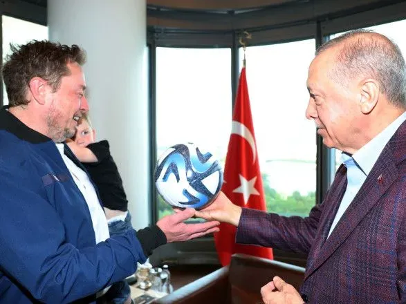 Эрдоган встретился с Илоном Маском и попросил построить завод Tesla в Турции