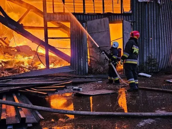 Спасатели показали последствия вражеской атаки на Львов