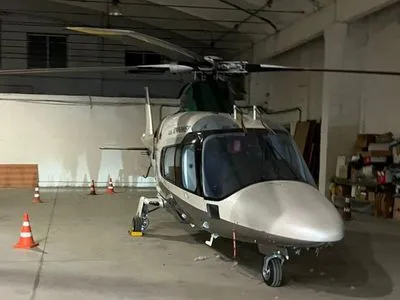 Силам обороны передали арестованный вертолет беглого олигарха Жеваго