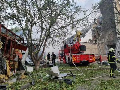 У будівлі готелю в Черкасах після ворожого удару могло бути понад 20 людей - ОВА