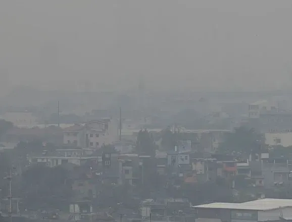 Филиппины окутаны смогом из-за активности вулкана, однако специалисты называют другие причины