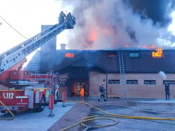 В Житомире произошел масштабный пожар на фабрике