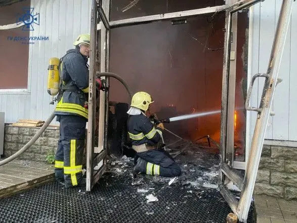 У Києві сталася масштабна пожежа в сервісі побутової техніки
