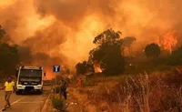 В Сицилии два человека погибли, сотни эвакуированы из-за лесных пожаров