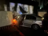 ДТП в Киевской области: автомобиль въехал в кафе