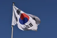 Південна Корея проводить перший за 10 років військовий парад, аби продемонструвати силу КНДР
