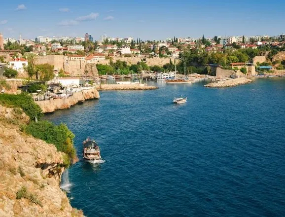 Кількість російських туристів у турецькій Анталії цьогоріч зросла на третину