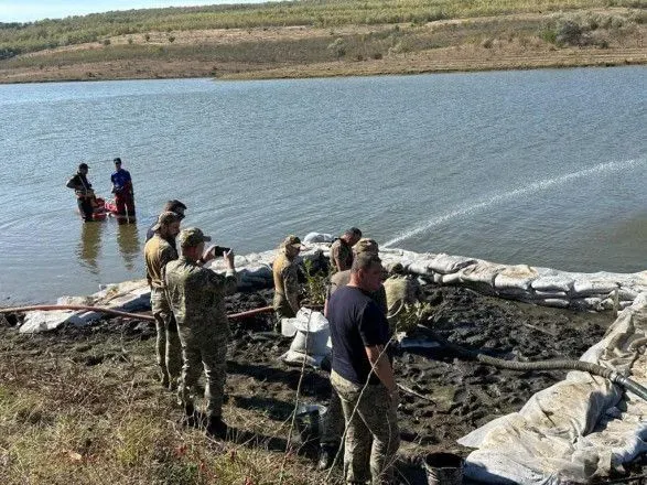 В Молдове в озере нашли фрагменты ракеты в озере