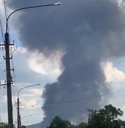 Под Ивано-Франковском прогремел взрыв: над селом поднимается густой дым