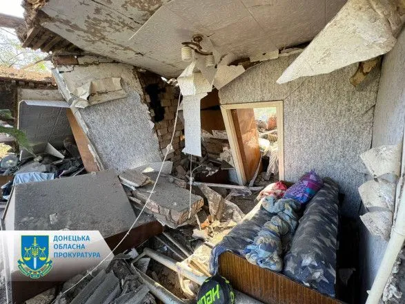 Ракетный удар по Донецкой области: сосед самостоятельно достал из-под завалов дома супругов, их сына и бабушку