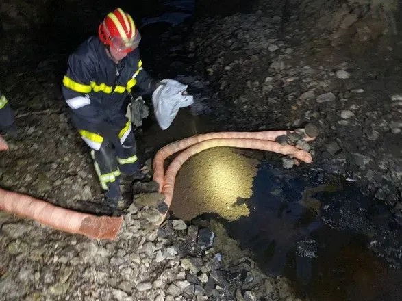 В результате вчерашнего взрыва нефтепровода на Франковщине двое мальчиков получили 70-80% ожогов тела. Их состояние тяжелое - ОВА