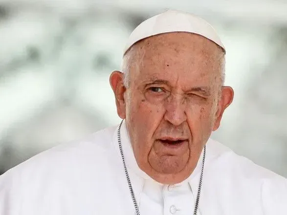 Папа Римский оставил открытой возможность священников благословлять однополые пары