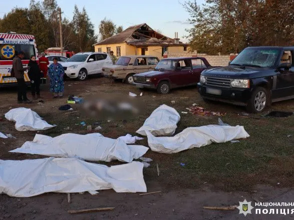 Удар рф по селу Гроза: поліція ідентифікувала 37 тіл загиблих