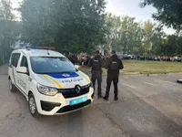 На Київщині поліцейські перевіряють заклади освіти через повідомлення про небезпеку
