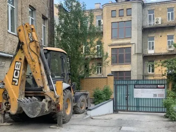 Скандал с реконструкцией на столичной Рейтарской: имущественный комплекс арестовали, строительство - запретили