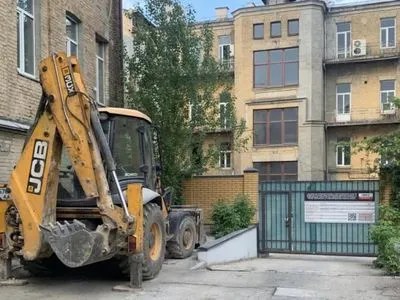 Скандал із реконструкцією на столичній Рейтарській: майновий комплекс арештували, будівництво - заборонили