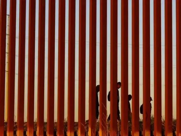 Байден наказав добудувати стіну на кордоні з Мексикою