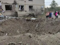 росіяни вранці завдали ракетний удар по селищу неподалік від Харкова, є постраждалі