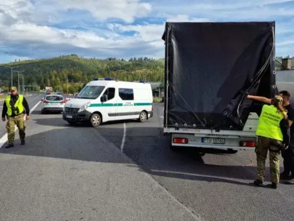 slovachchina-prodovzhila-obmezhennya-na-kordoni-z-ugorschinoyu