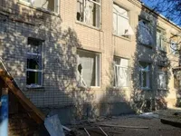Оккупанты ночью обстреляли Белозерку на Херсонщине: трое пострадавших, под огонь попал детсад