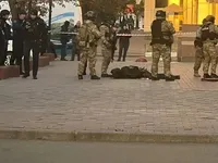 В Киеве мужчина захватил бизнес-центр и устроил стрельбу, его задержал КОРД - полиция