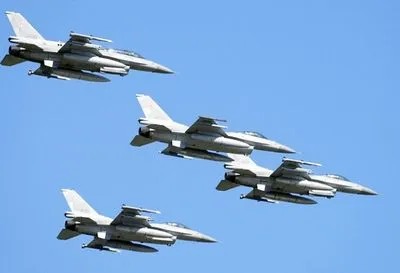 Українські пілоти наступного тижня мають розпочати навчання на F-16 в Арізоні - ЗМІ