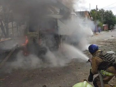 У Нікополі рятувальники постраждали під час повторного ворожого обстрілу
