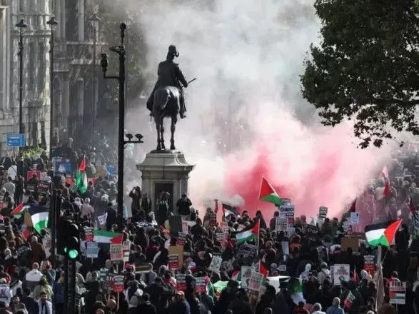 u-velikiy-britaniyi-tisyachi-lyudey-viyshli-na-aktsiyi-protestu-u-pidtrimku-palestini
